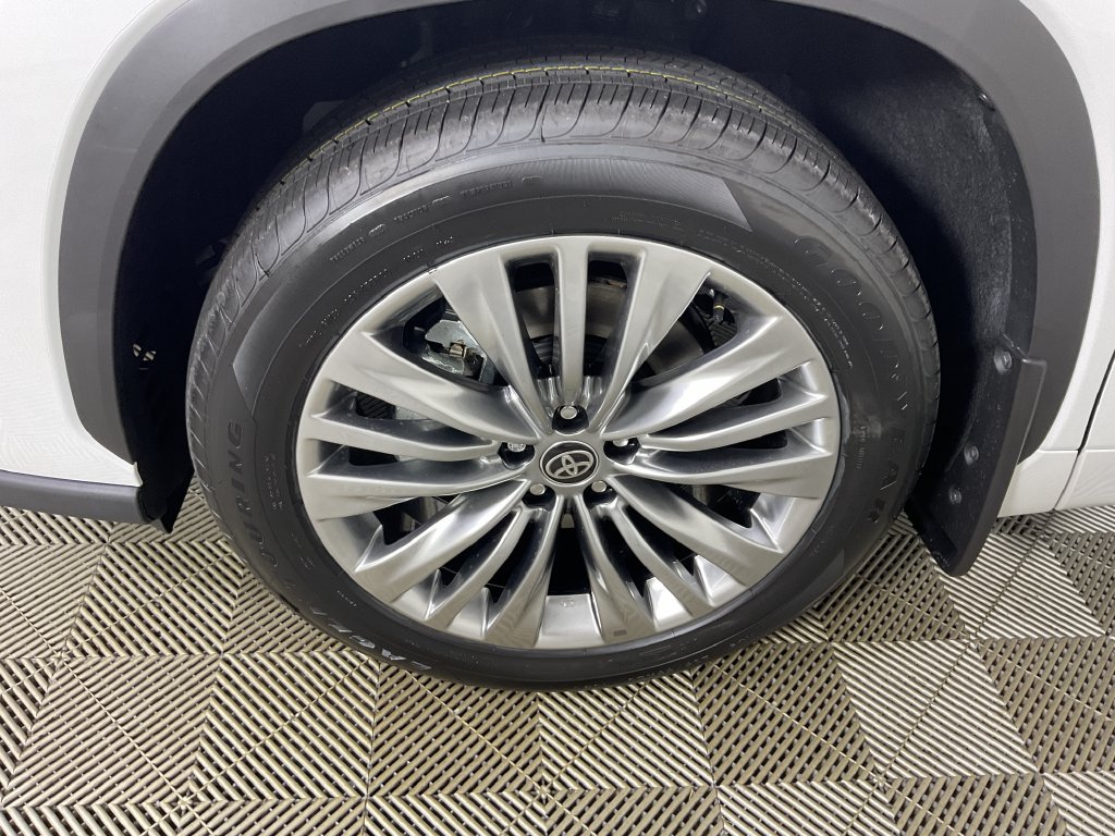 New 2026 Toyota Highlander Platinum AWD/4WD image 4