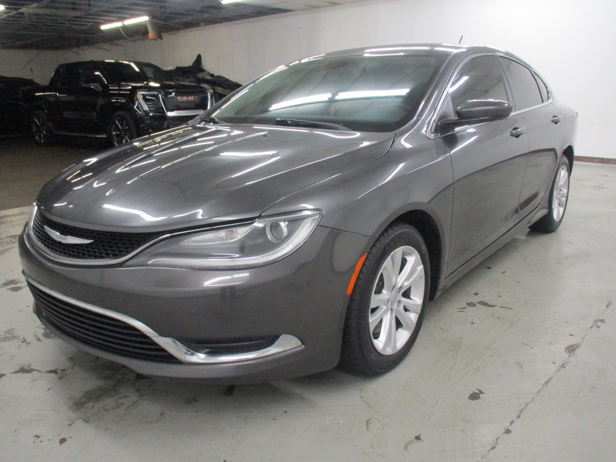 Used 2017 Chrysler 200 Limited w/ Convenience Group FWD image 3