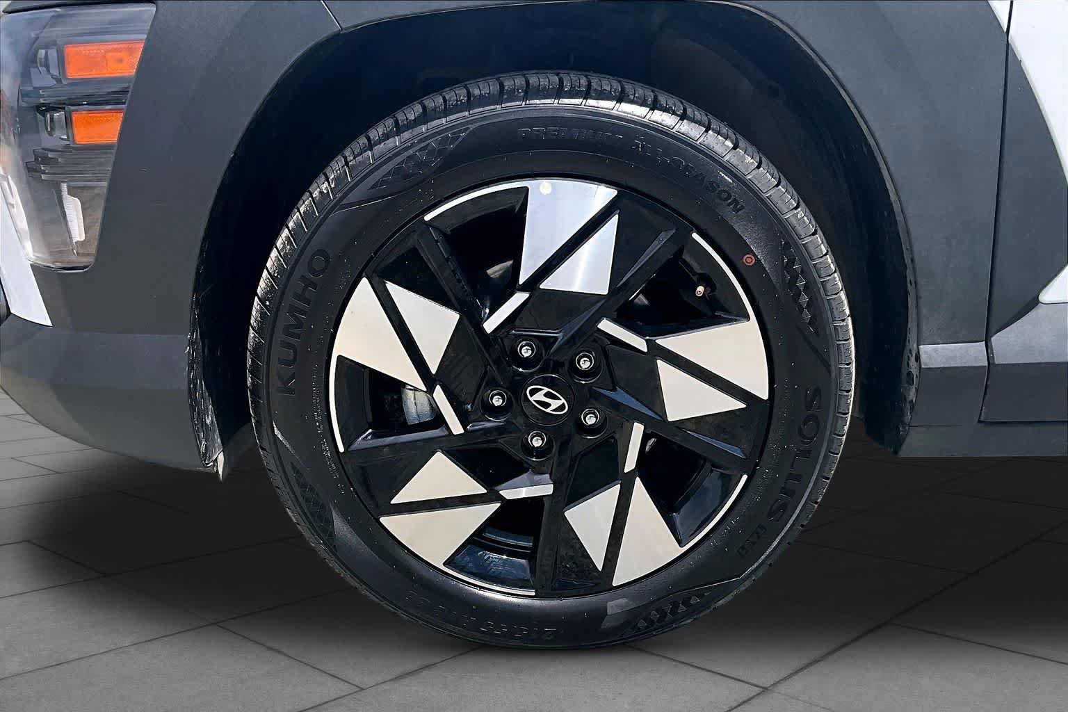 Used 2025 Hyundai Kona SEL FWD image 11