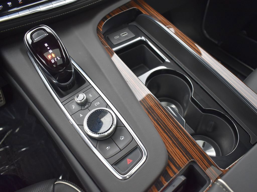 Certified 2024 Cadillac Escalade ESV Premium Luxury w/ Performance Package image 20