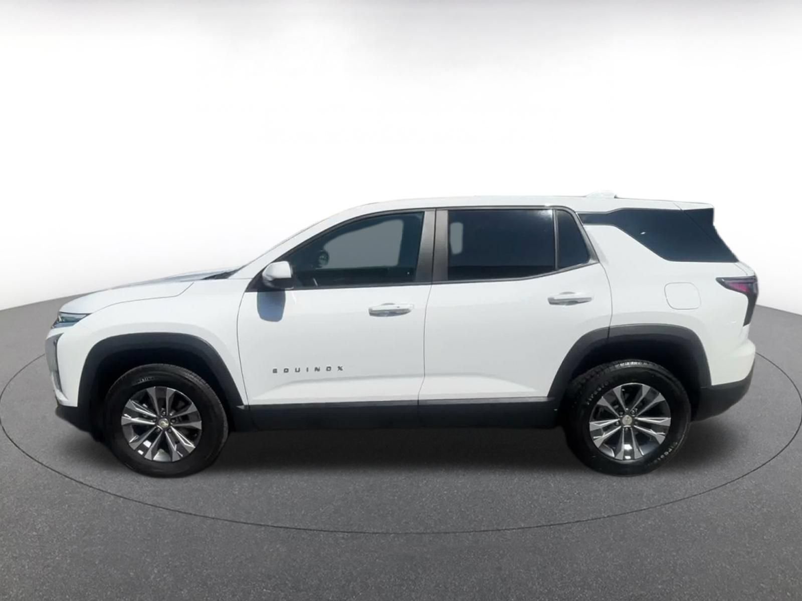 Used 2025 Chevrolet Equinox LT FWD image 8