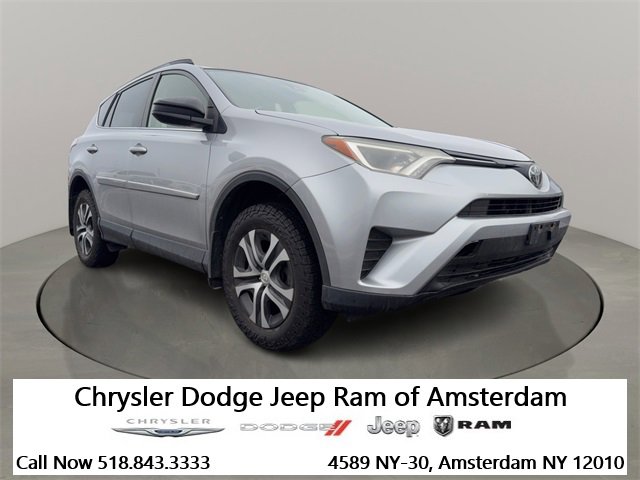 Used 2018 Toyota RAV4 LE image 1