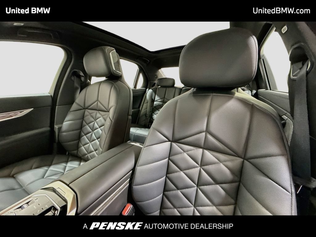 Certified 2025 BMW 740i w/ Premium Package RWD image 11
