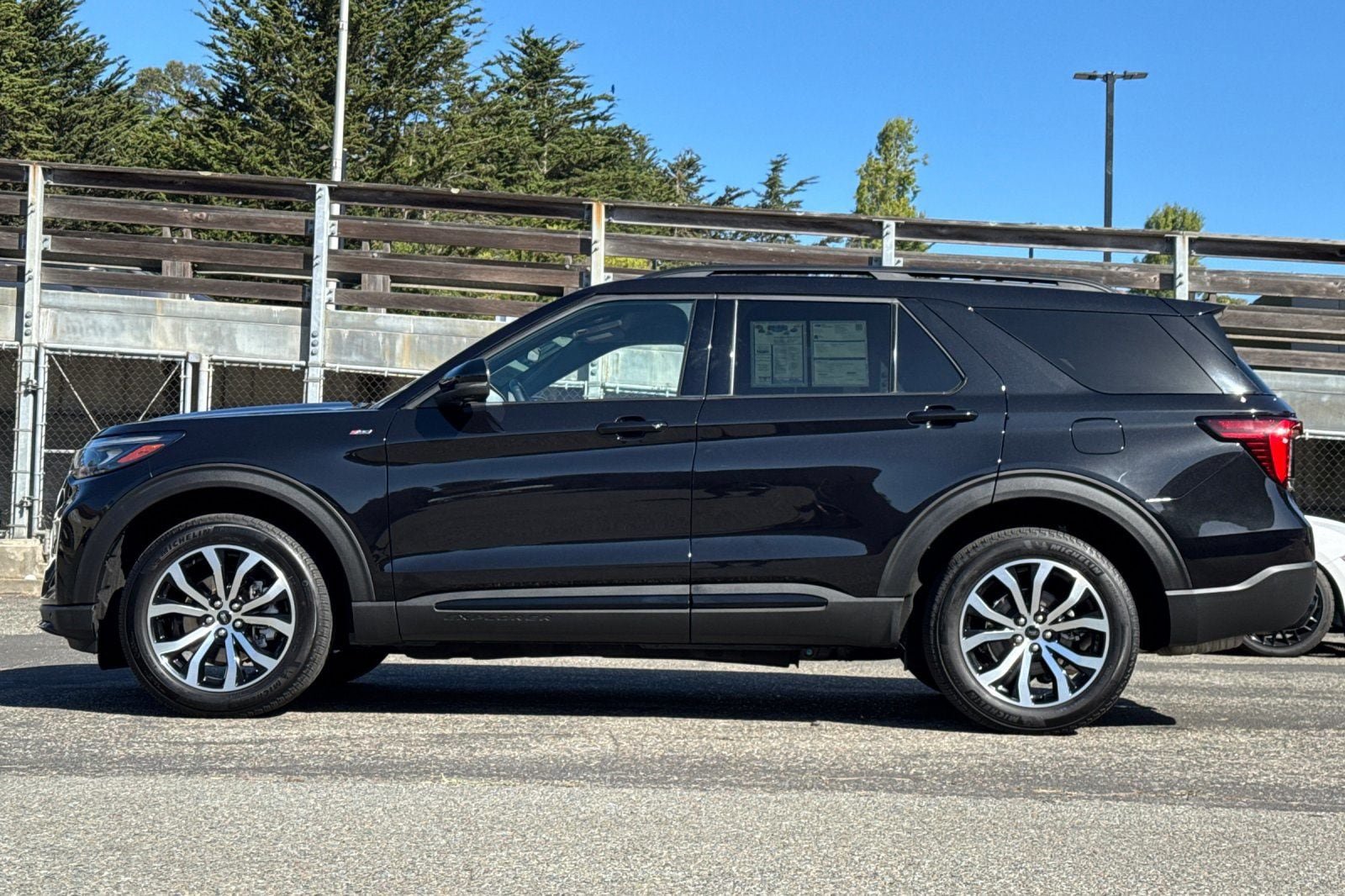 Certified 2025 Ford Explorer ST-Line AWD/4WD image 10