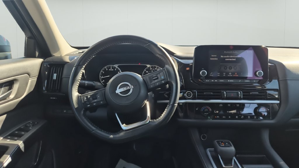 Used 2024 Nissan Pathfinder SV FWD image 11