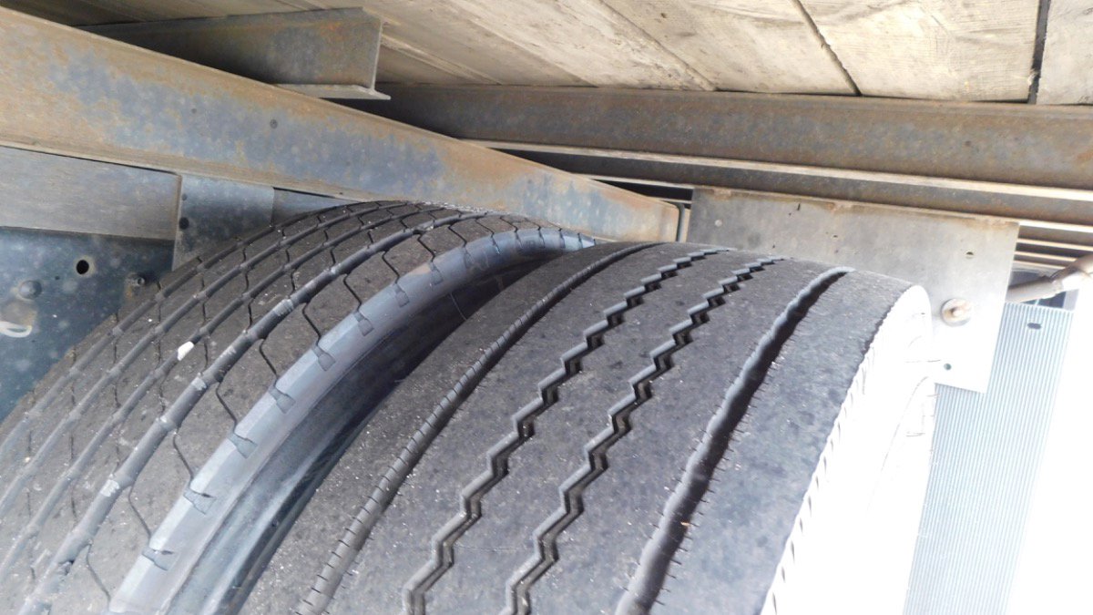 Used 2020 Isuzu NPR image 36