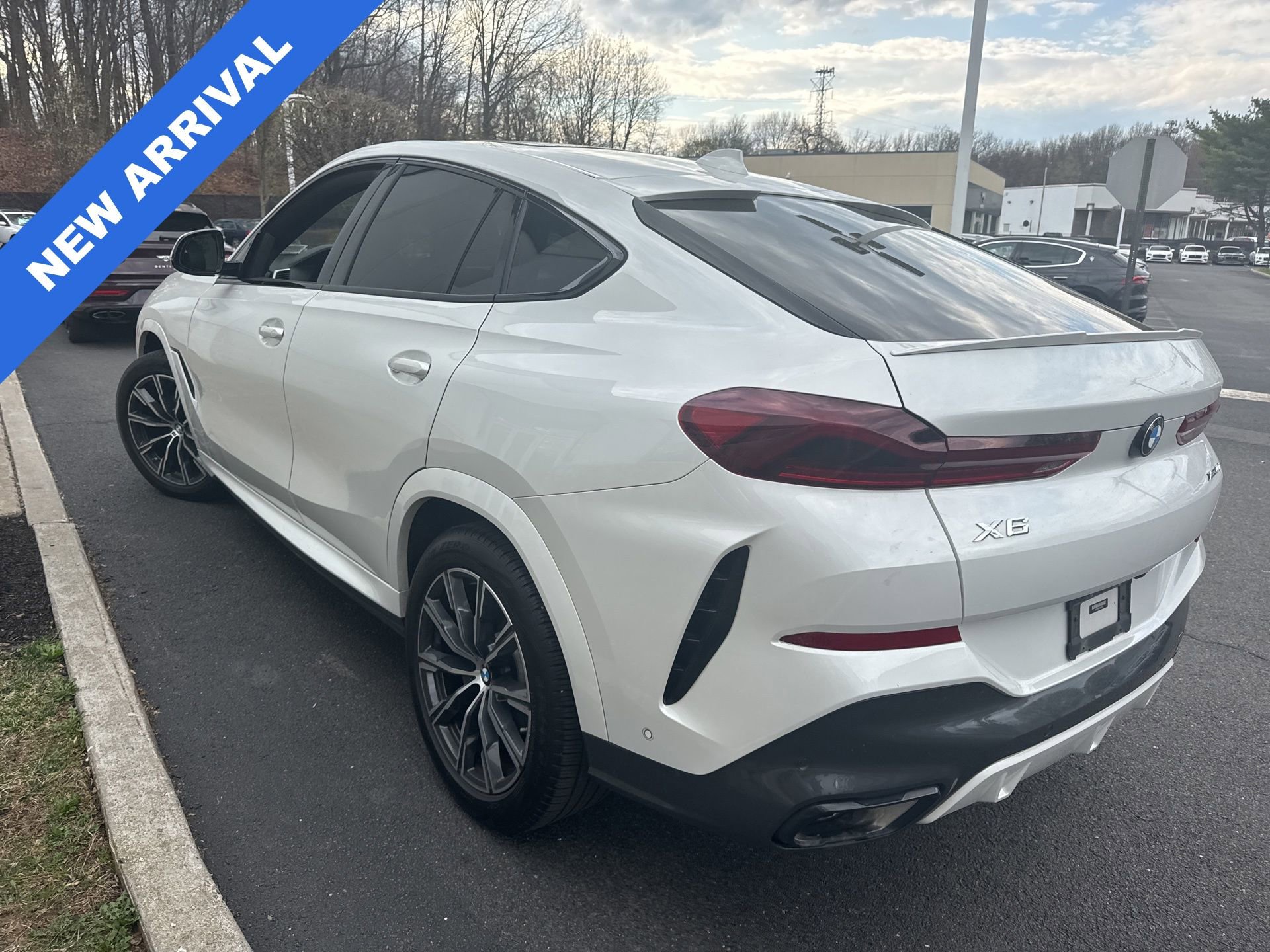 Used 2020 BMW X6 xDrive40i w/ M Sport Package image 4