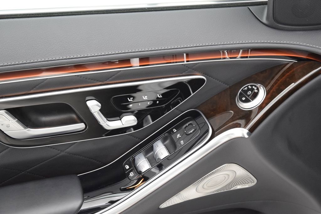 Used 2025 Mercedes-Benz S 580 4MATIC Sedan image 22