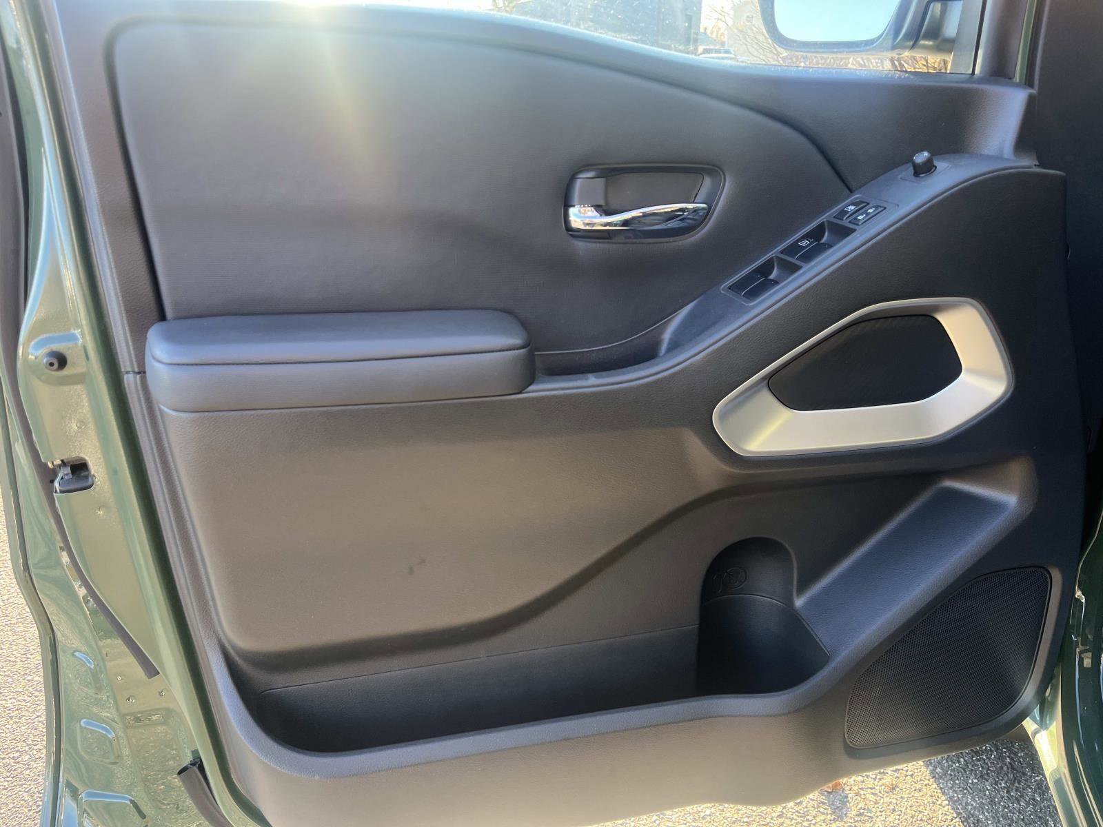 Used 2023 Nissan Frontier SV w/ Tow Package image 17