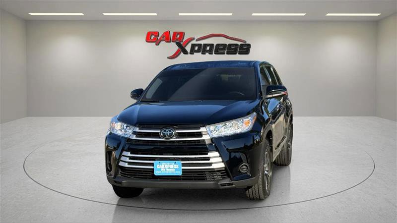 Used 2018 Toyota Highlander LE image 2