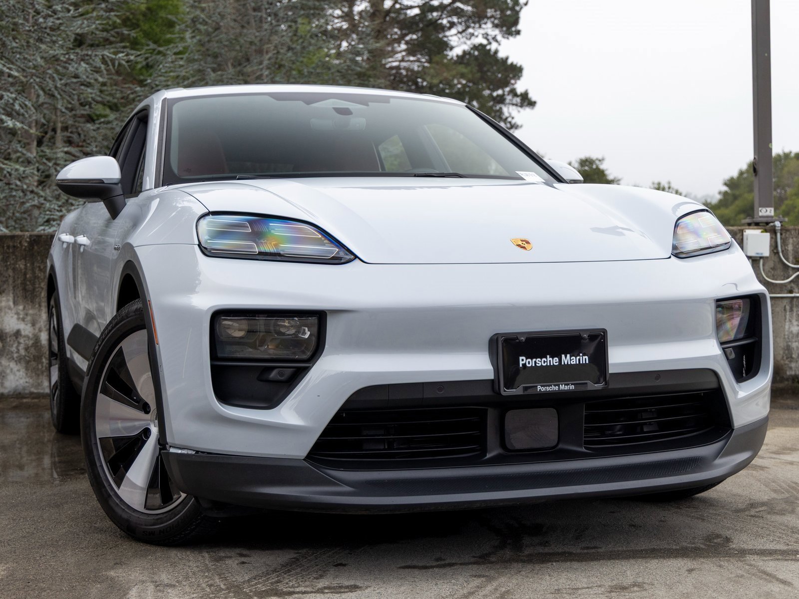 Certified 2024 Porsche Macan 4 Electric image 9