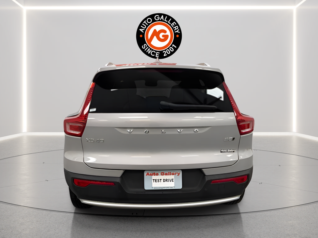 Used 2023 Volvo XC40 B5 Plus AWD/4WD image 4