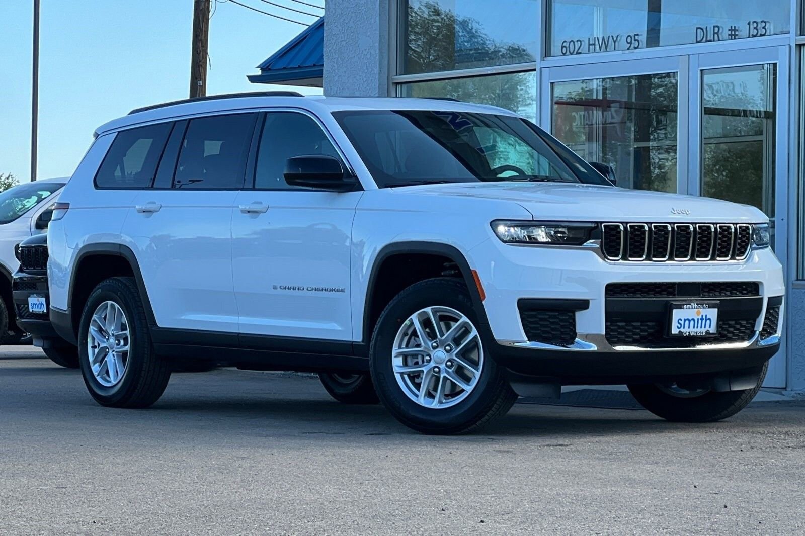New 2025 Jeep Grand Cherokee L Laredo w/ Trailer Tow Package video 3