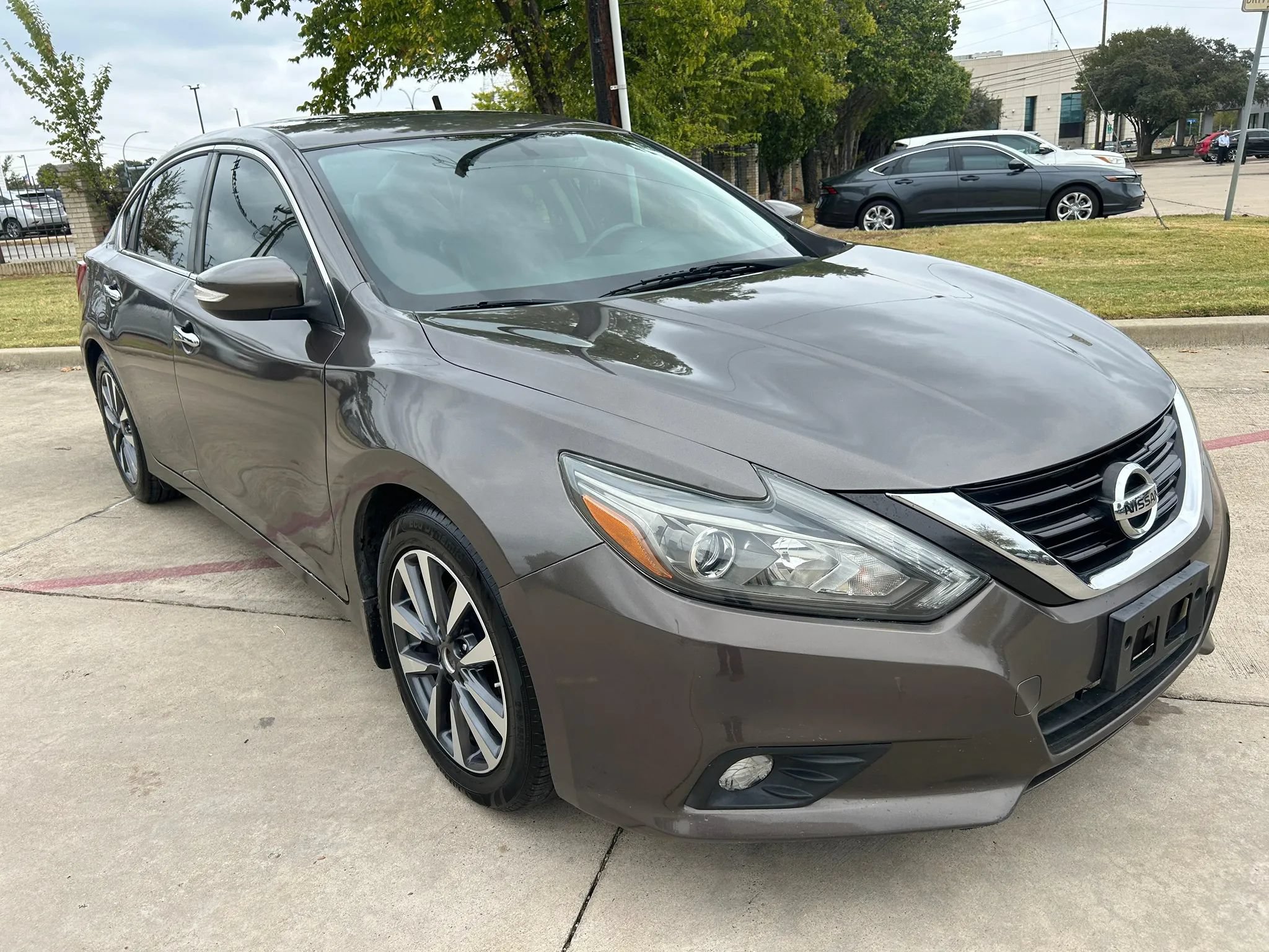 Used 2017 Nissan Altima 2.5 SL w/ 2.5 Technology Package FWD image 4