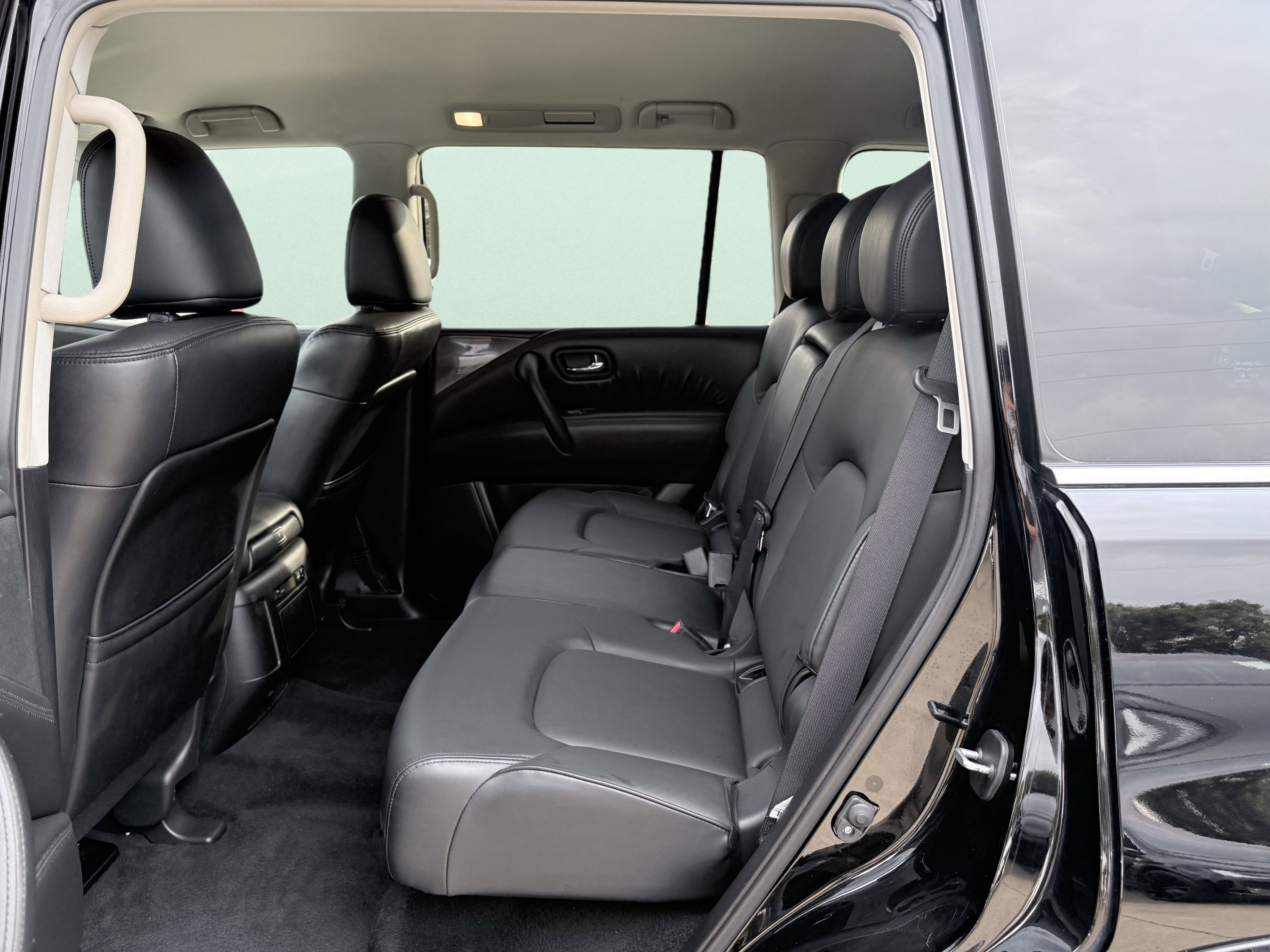 Used 2021 Nissan Armada SV w/ SV Appearance Package image 32