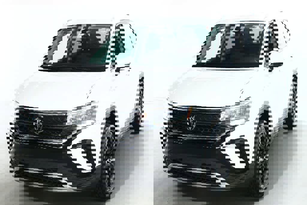 Certified 2022 Volkswagen Taos SE w/ Driver Assistance Package image 1