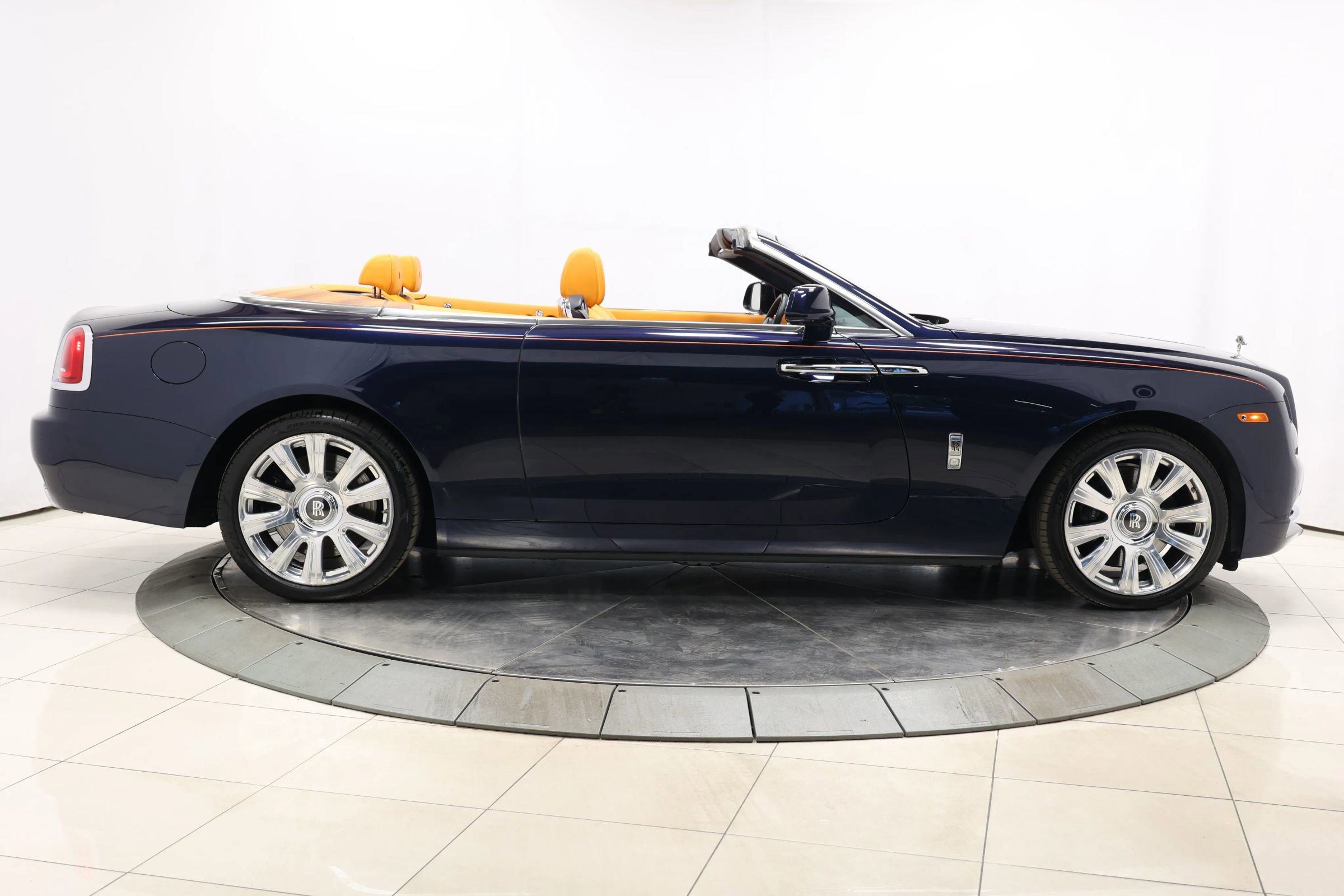 Used 2016 Rolls-Royce Dawn image 68