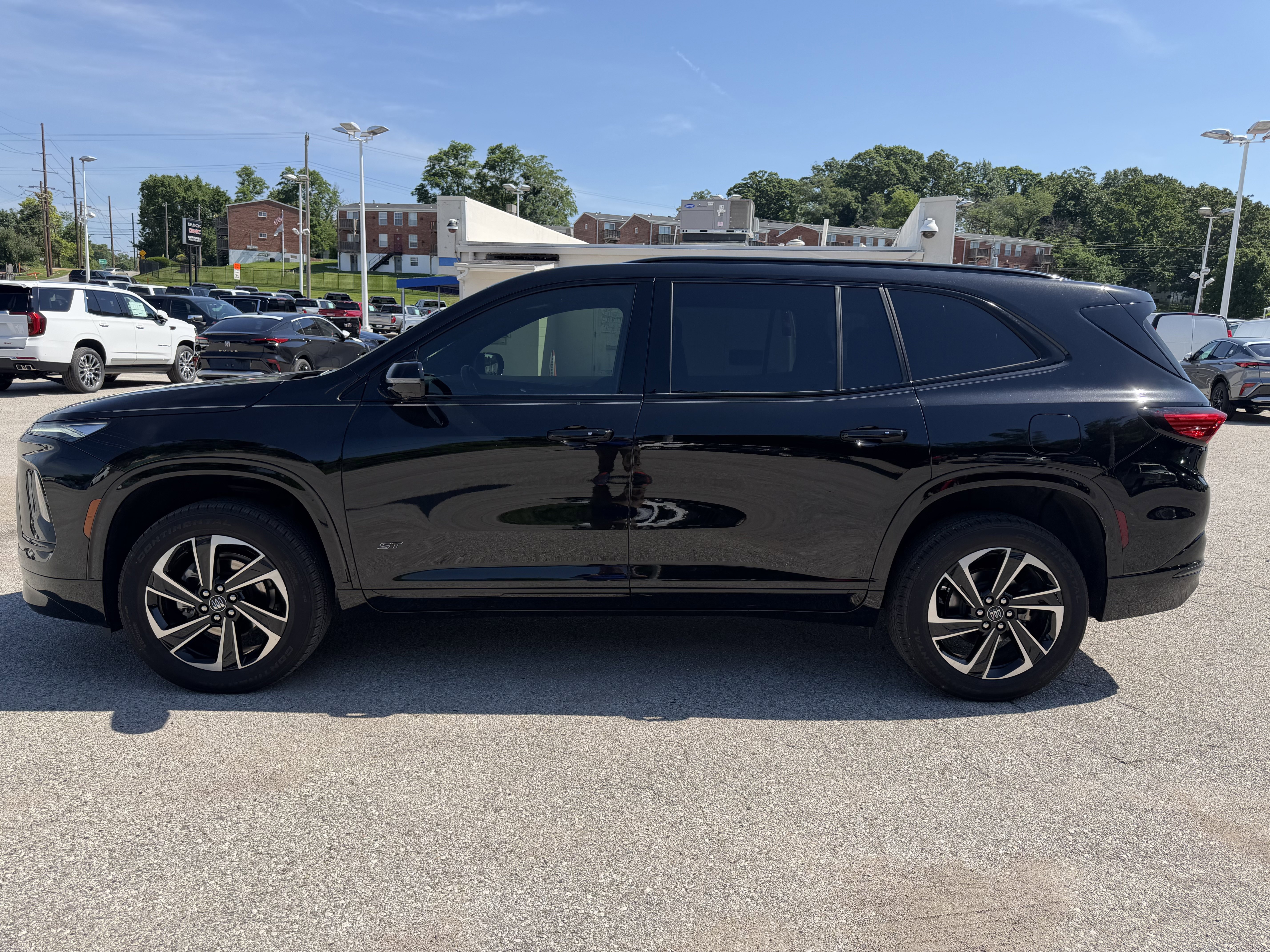 Used 2025 Buick Enclave Sport Touring w/ LPO, Floor Liner Package FWD image 4