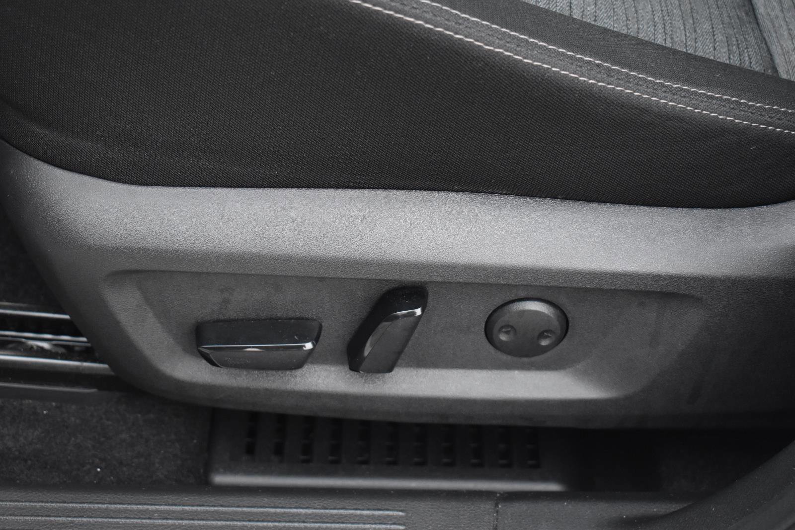 Used 2023 Nissan Rogue SV image 16