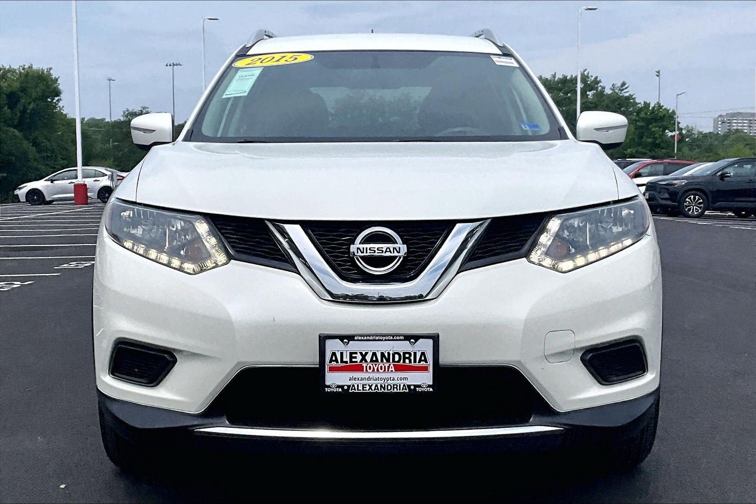 Used 2015 Nissan Rogue SV AWD/4WD image 3