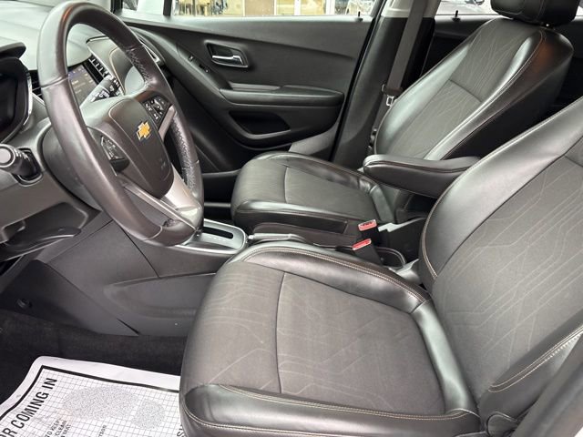 Used 2022 Chevrolet Trax LT w/ LT Convenience Package image 9