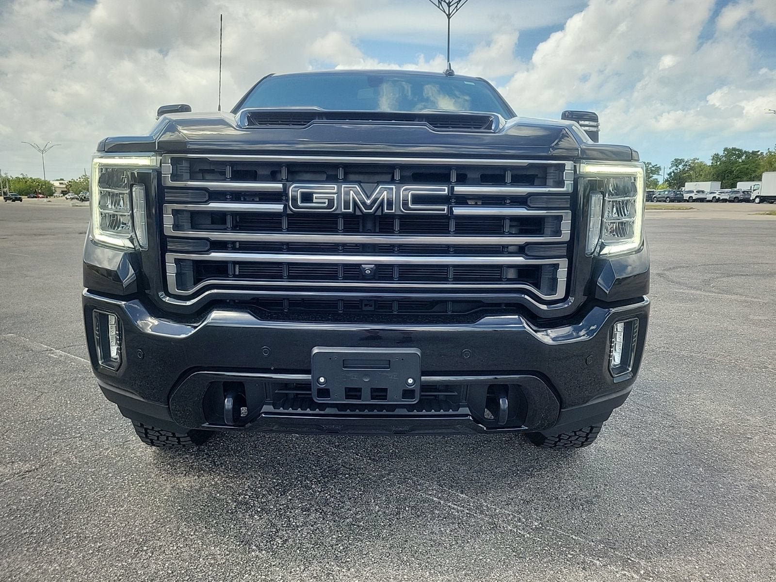 Used 2022 GMC Sierra 2500 AT4 w/ AT4 Preferred Package AWD/4WD image 4