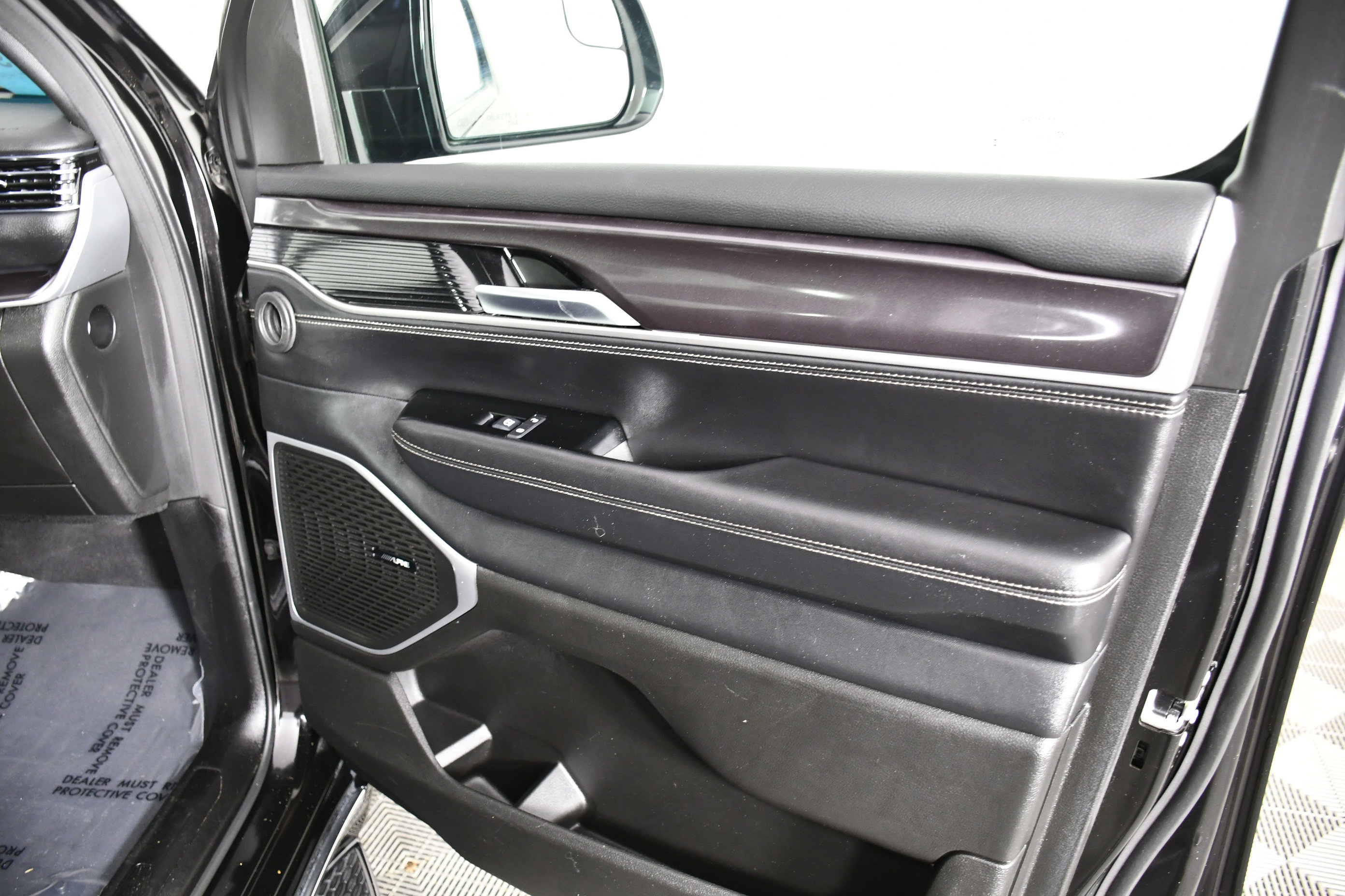 Used 2024 Jeep Wagoneer 4WD w/ HD Trailer Tow Package image 43