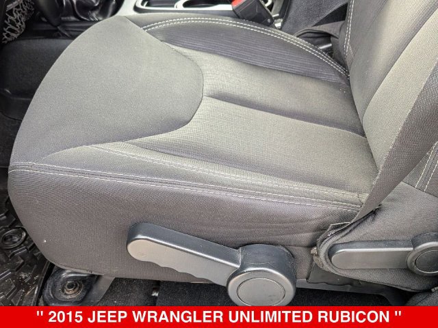 Used 2015 Jeep Wrangler Unlimited Rubicon w/ Connectivity Group AWD/4WD image 16