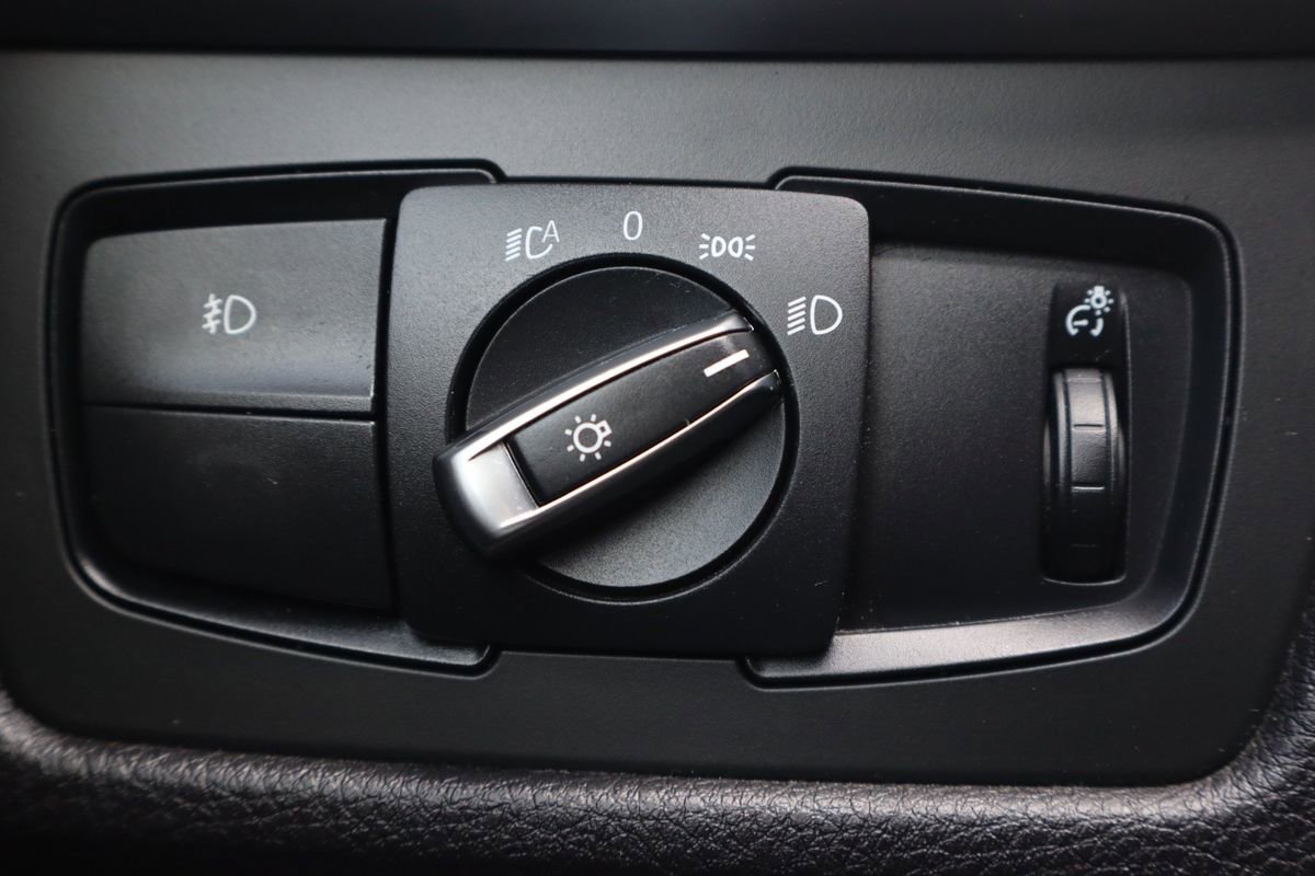 Used 2016 BMW 340i xDrive Sedan AWD/4WD image 11