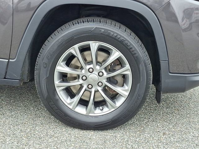 Used 2019 Jeep Cherokee Latitude Plus w/ Comfort/Convenience Group image 8