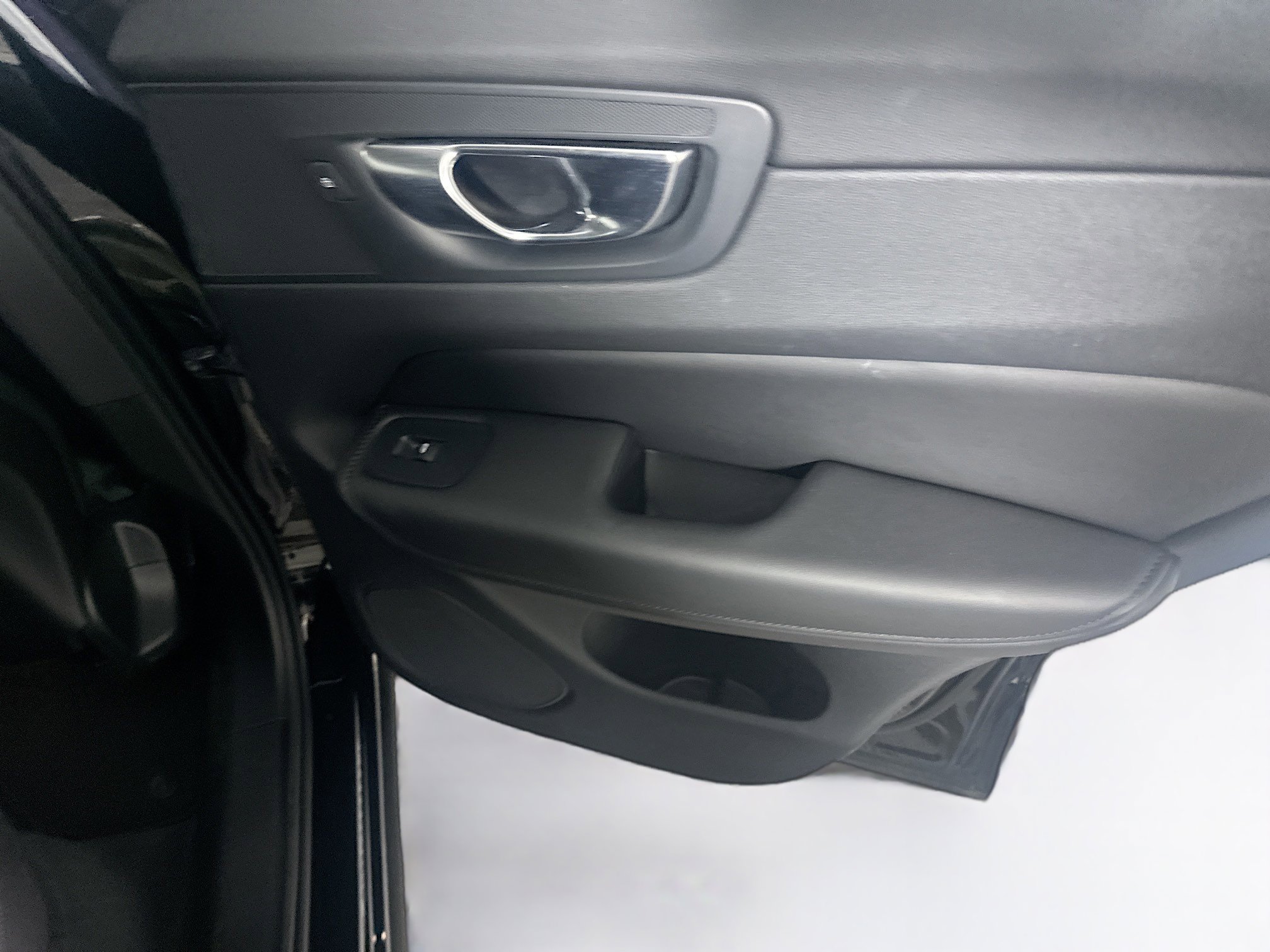 Used 2025 Volvo XC60 B5 Plus image 30