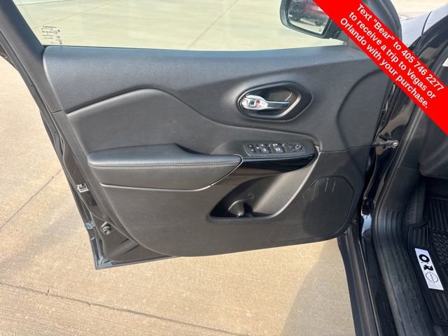 Used 2023 Jeep Cherokee Altitude Lux image 14