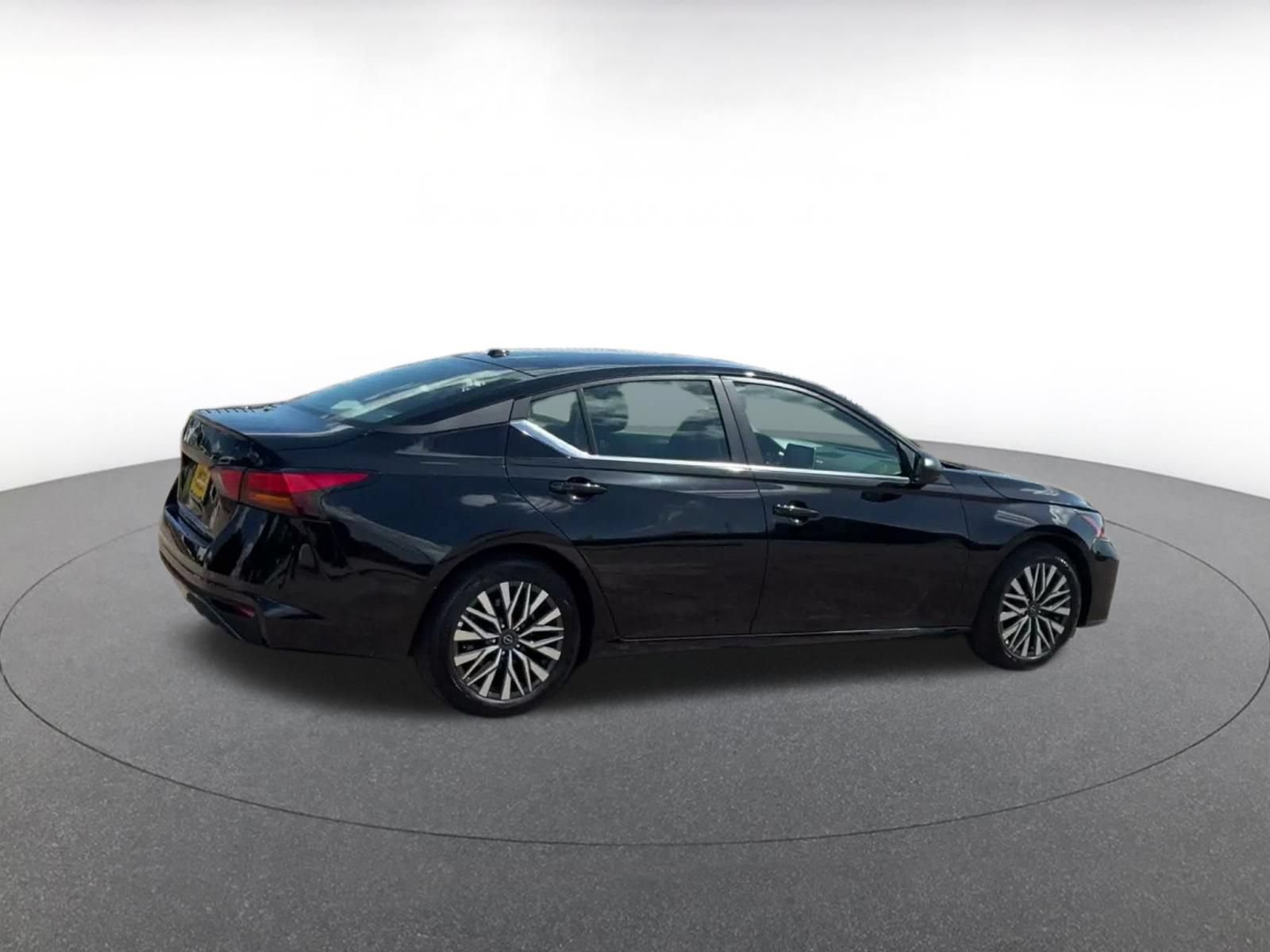 Used 2026 Nissan Altima 2.5 SV FWD image 14