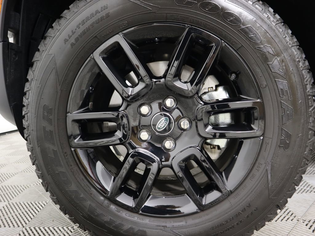 Used 2025 Land Rover Defender 110 S image 34