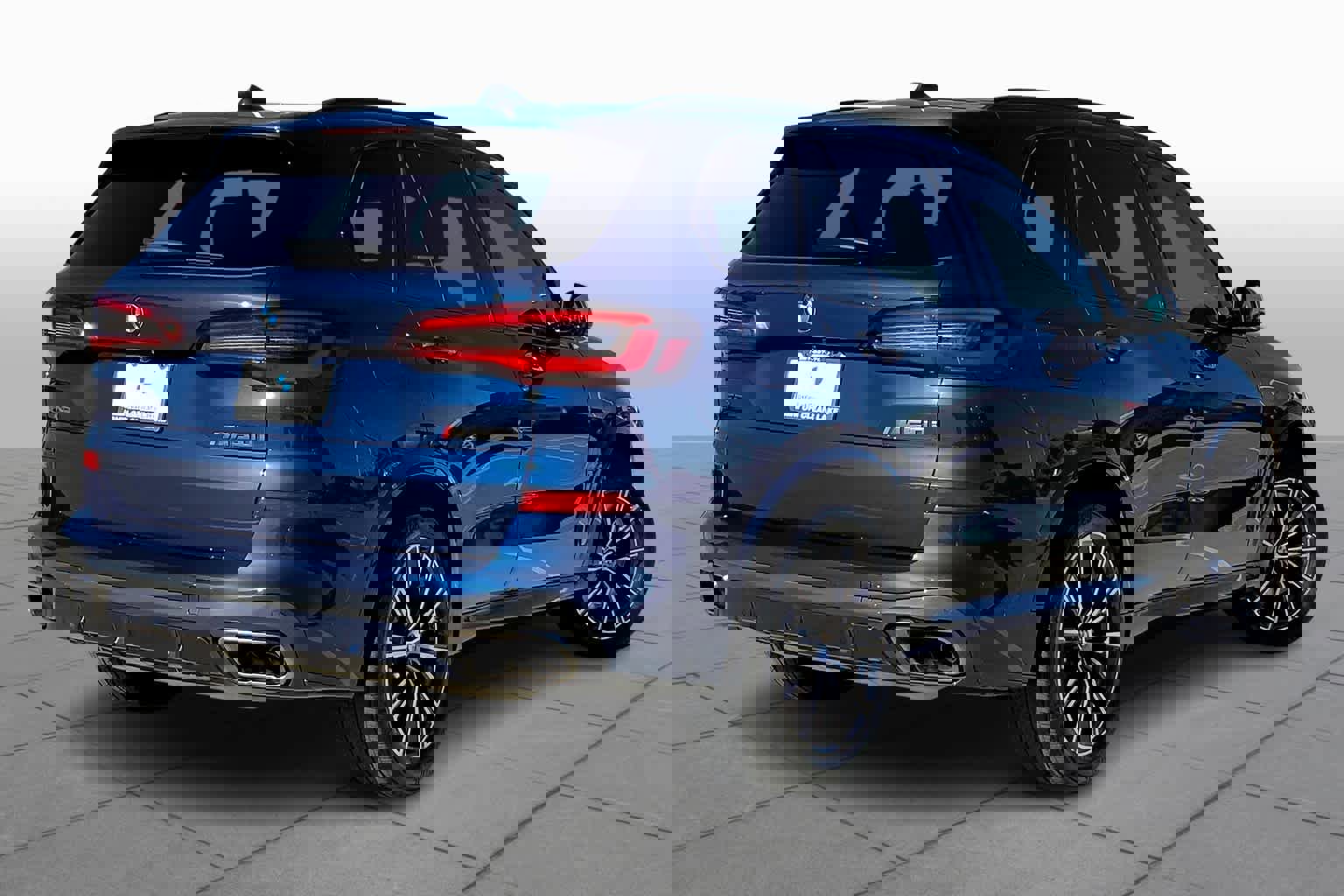 Used 2021 BMW X5 M50i w/ Executive Package image 24