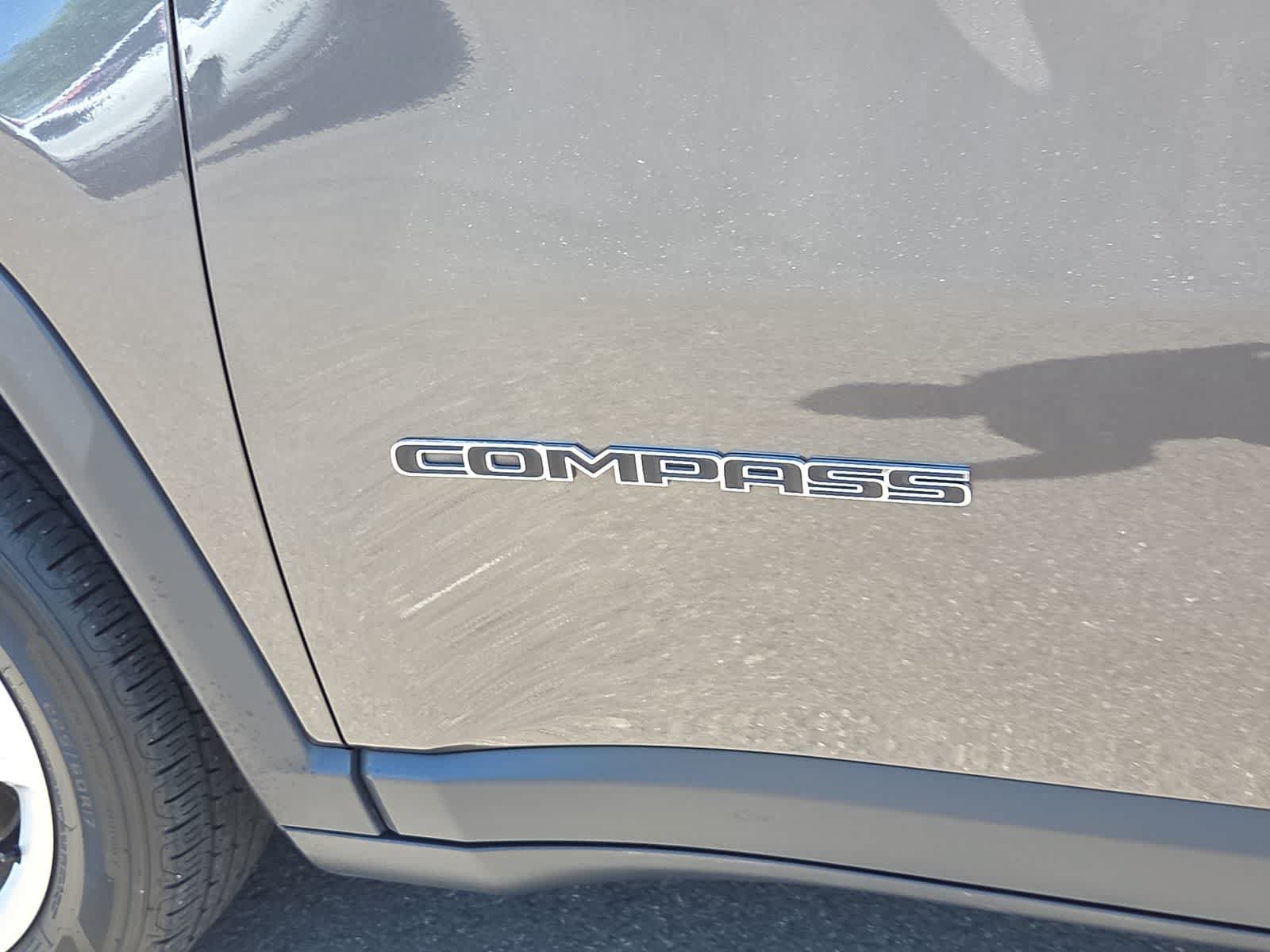Used 2023 Jeep Compass Latitude w/ Convenience Group AWD/4WD image 15