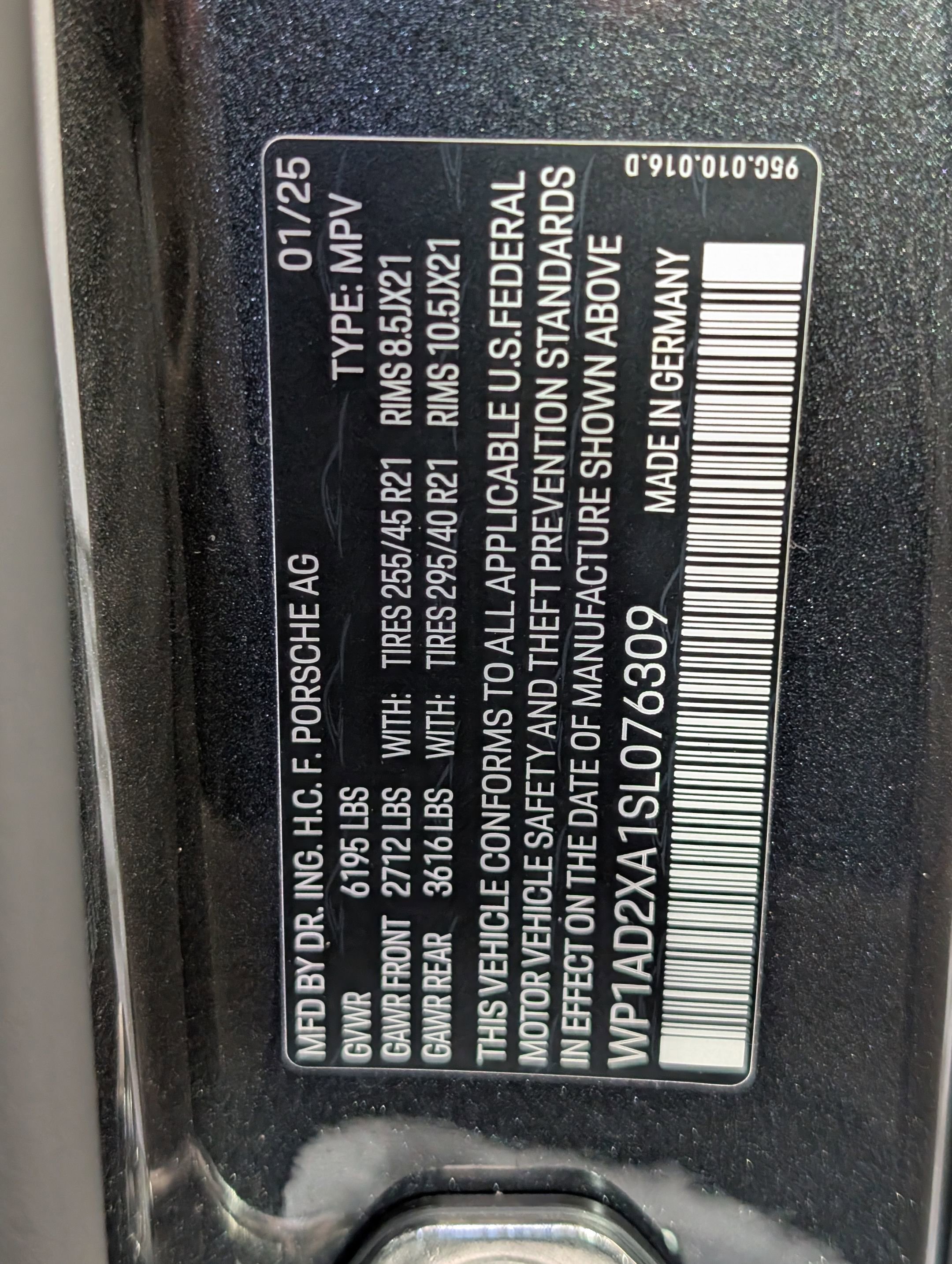 Certified 2025 Porsche Macan Electric RWD image 24