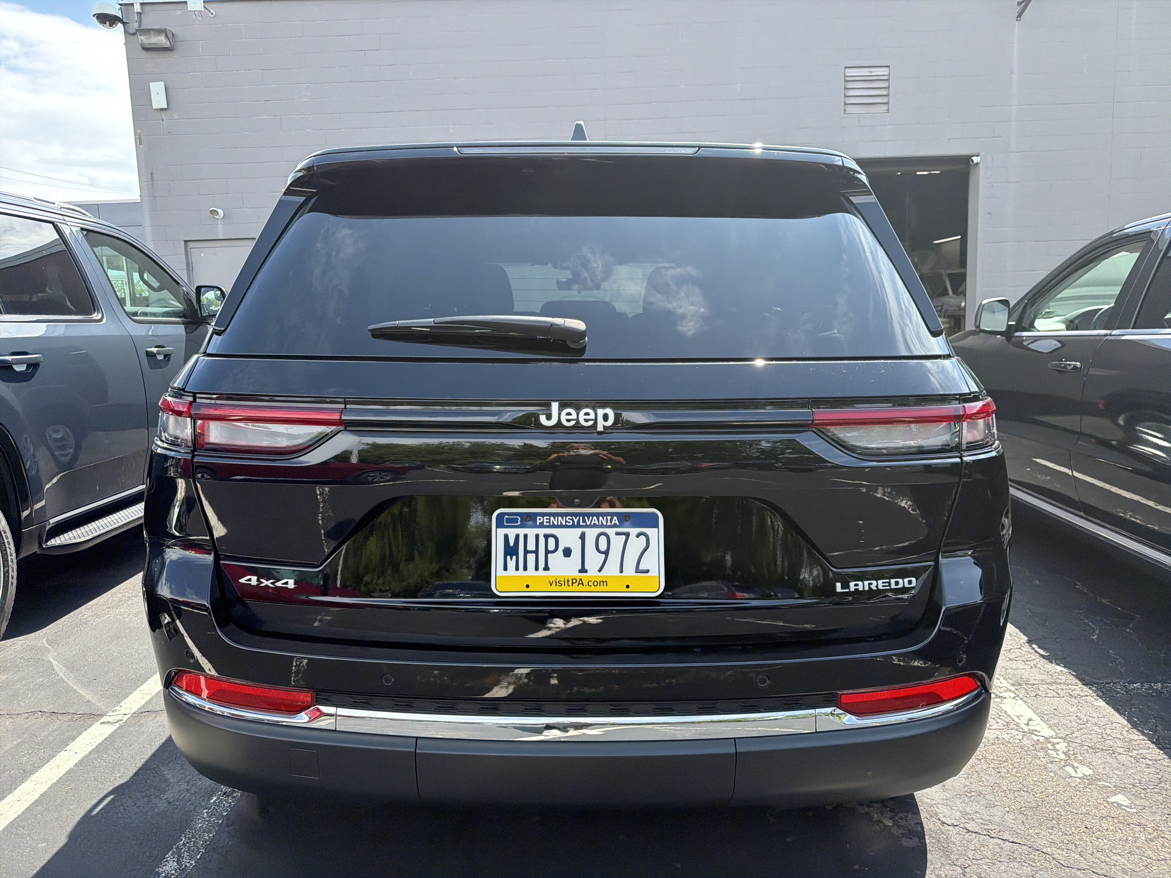 Used 2025 Jeep Grand Cherokee Laredo X w/ Luxury Tech Group I AWD/4WD image 6