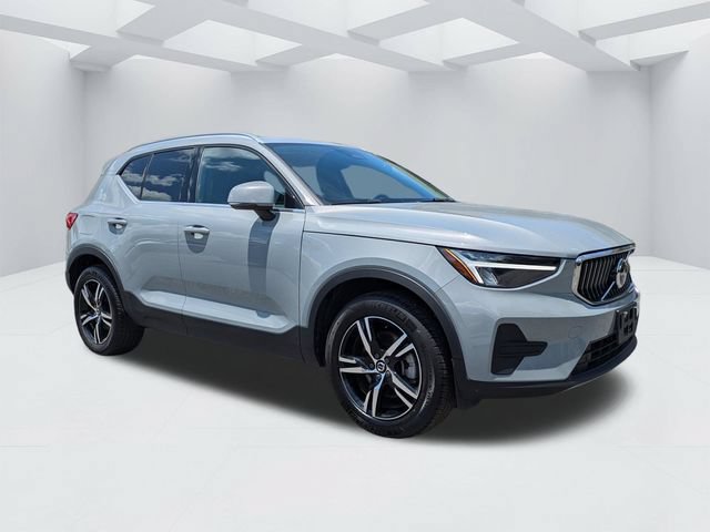 Certified 2025 Volvo XC40 B5 Core AWD/4WD image 2