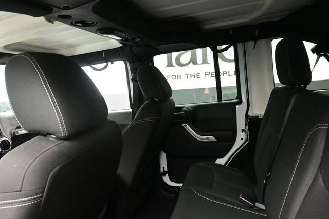 Used 2016 Jeep Wrangler Unlimited Sahara w/ Connectivity Group AWD/4WD image 23