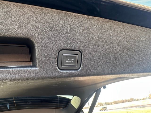 Used 2025 Chevrolet Traverse RS image 45