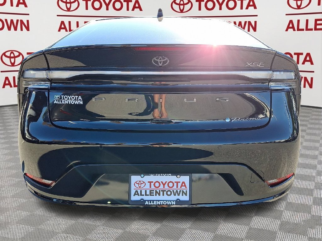 Used 2024 Toyota Prius Prime FWD image 7
