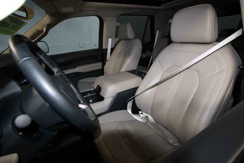 Used 2023 Ford Expedition Limited image 4