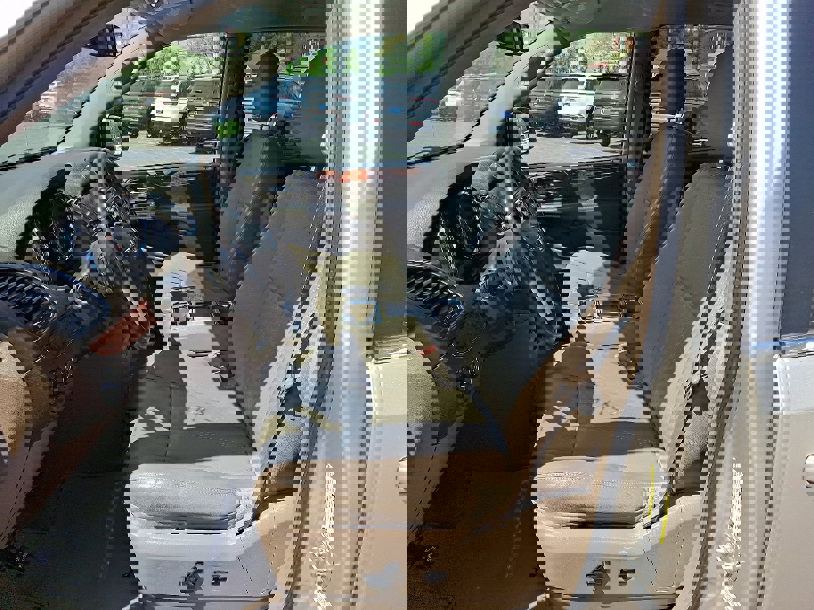 Used 2014 Chrysler Town & Country Touring image 14