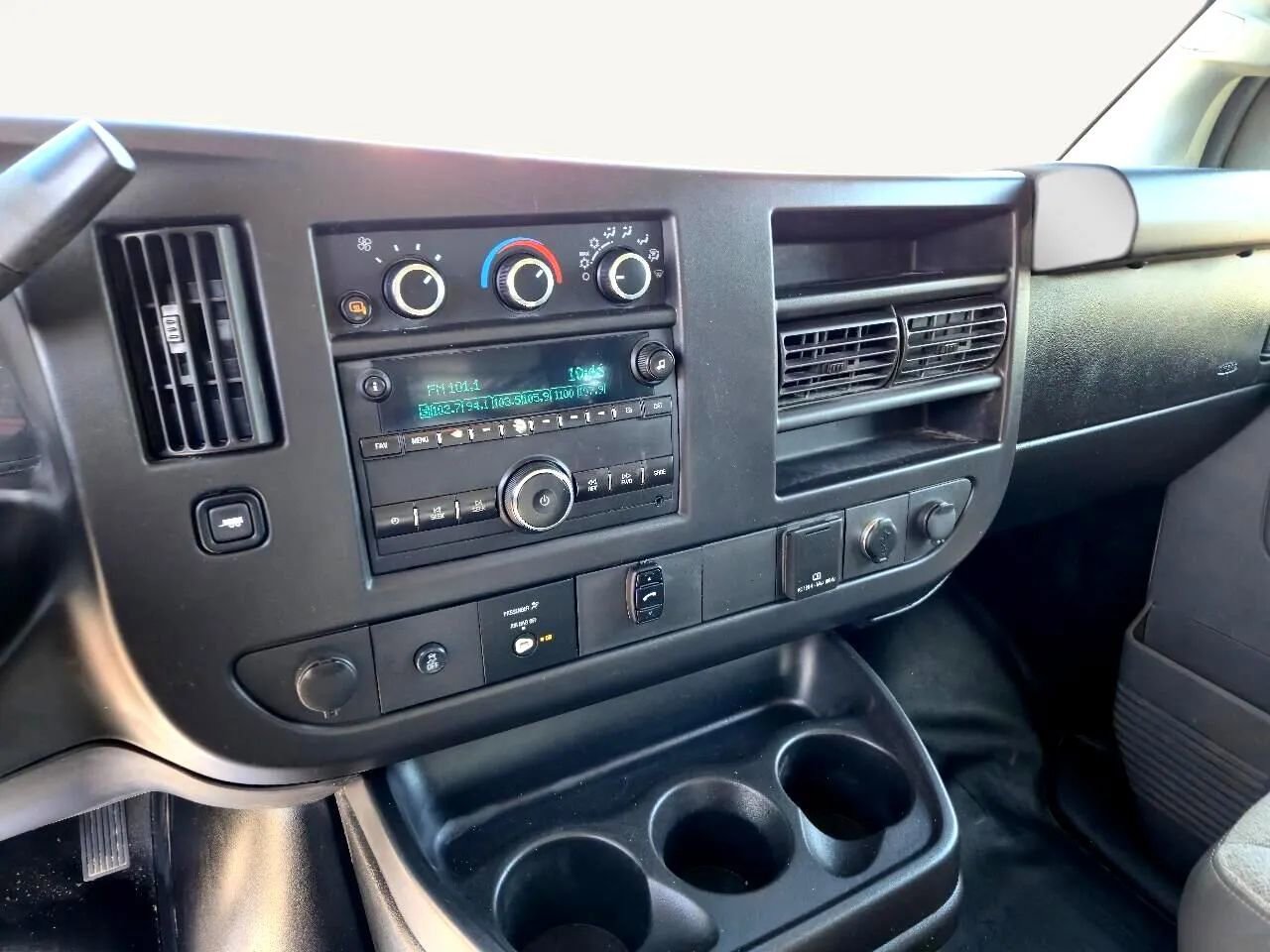 Used 2017 Chevrolet Express 2500 RWD image 20