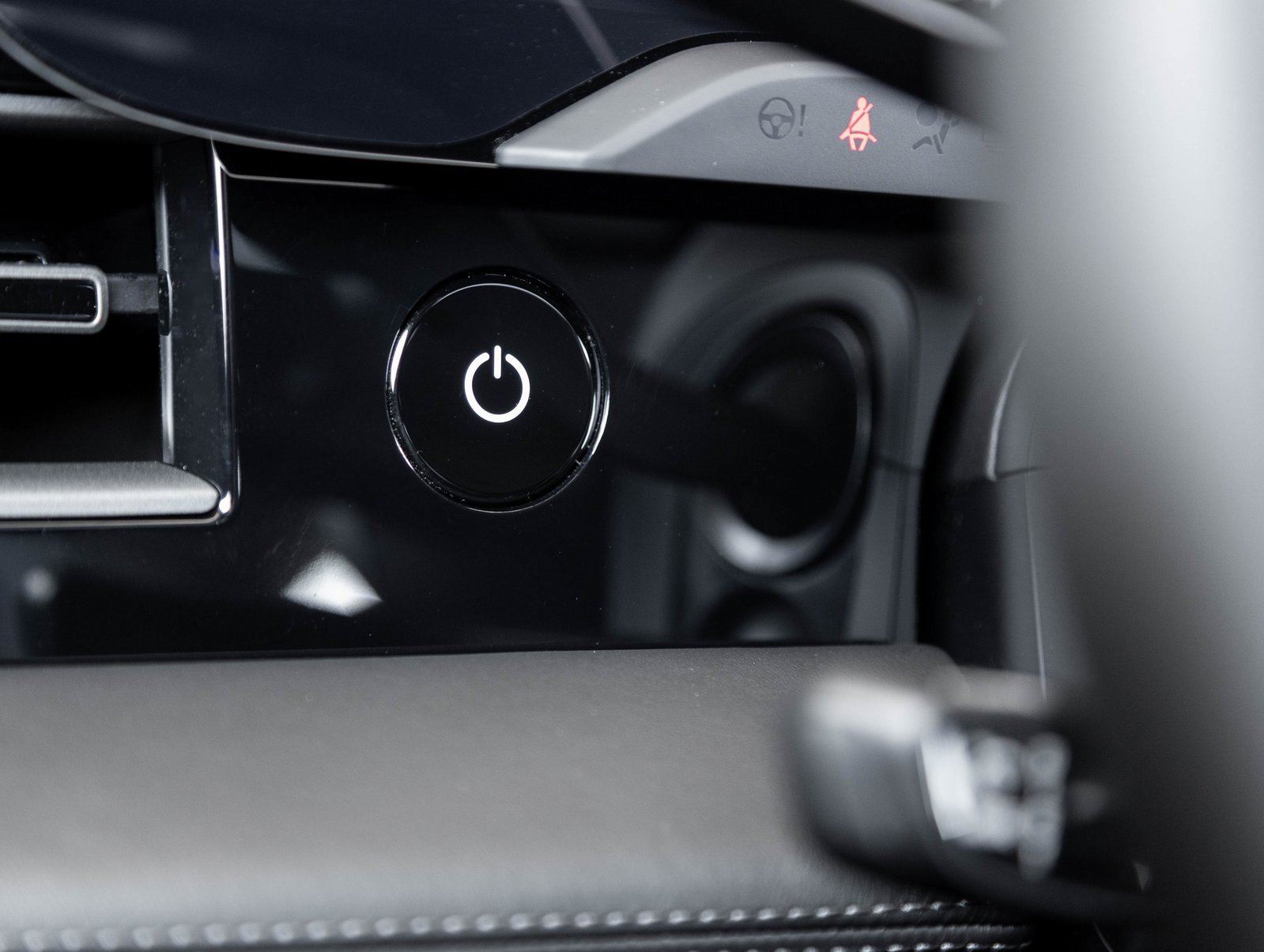 Used 2025 Porsche Taycan image 17