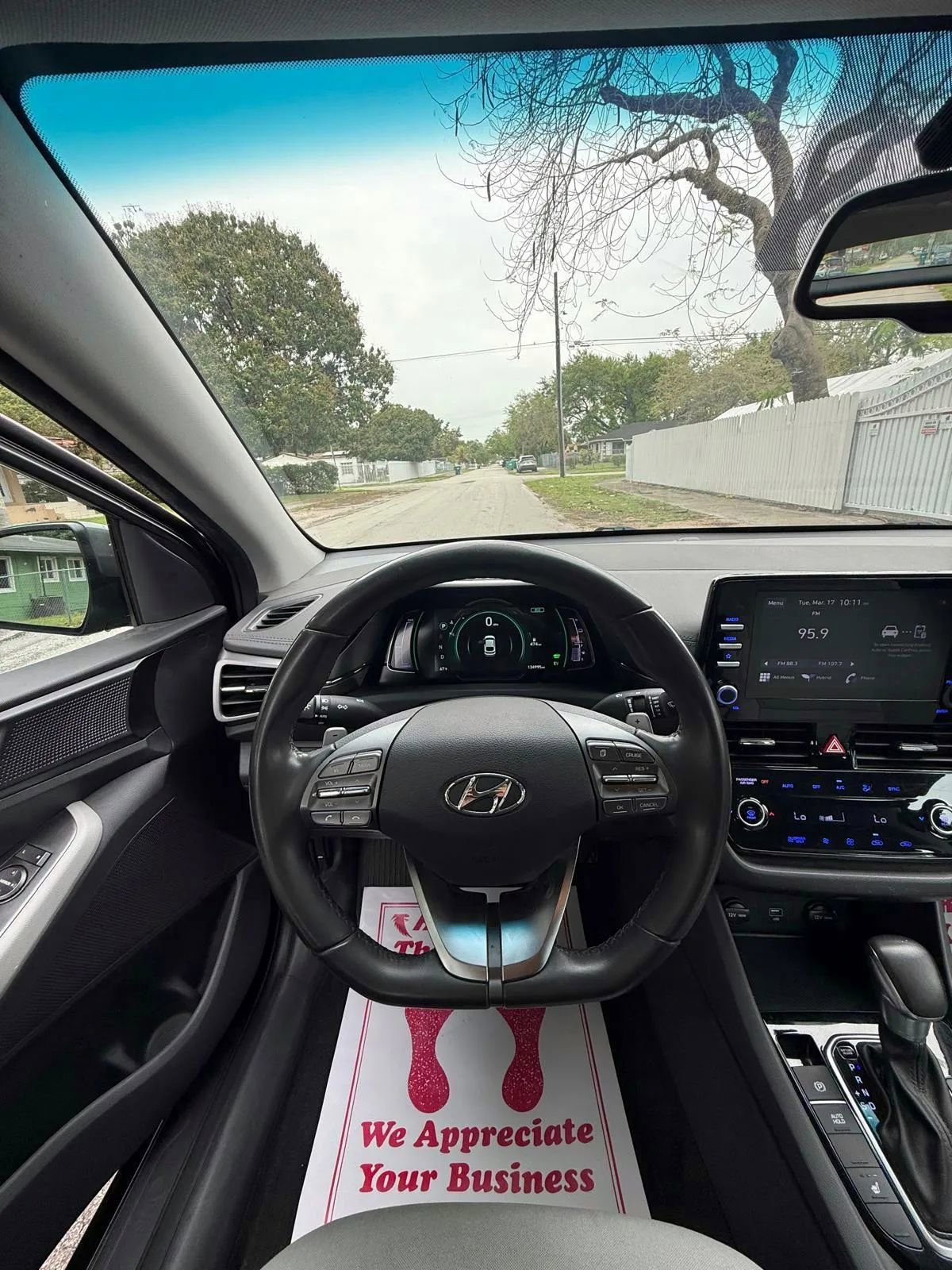 Used 2021 Hyundai Ioniq SE image 9