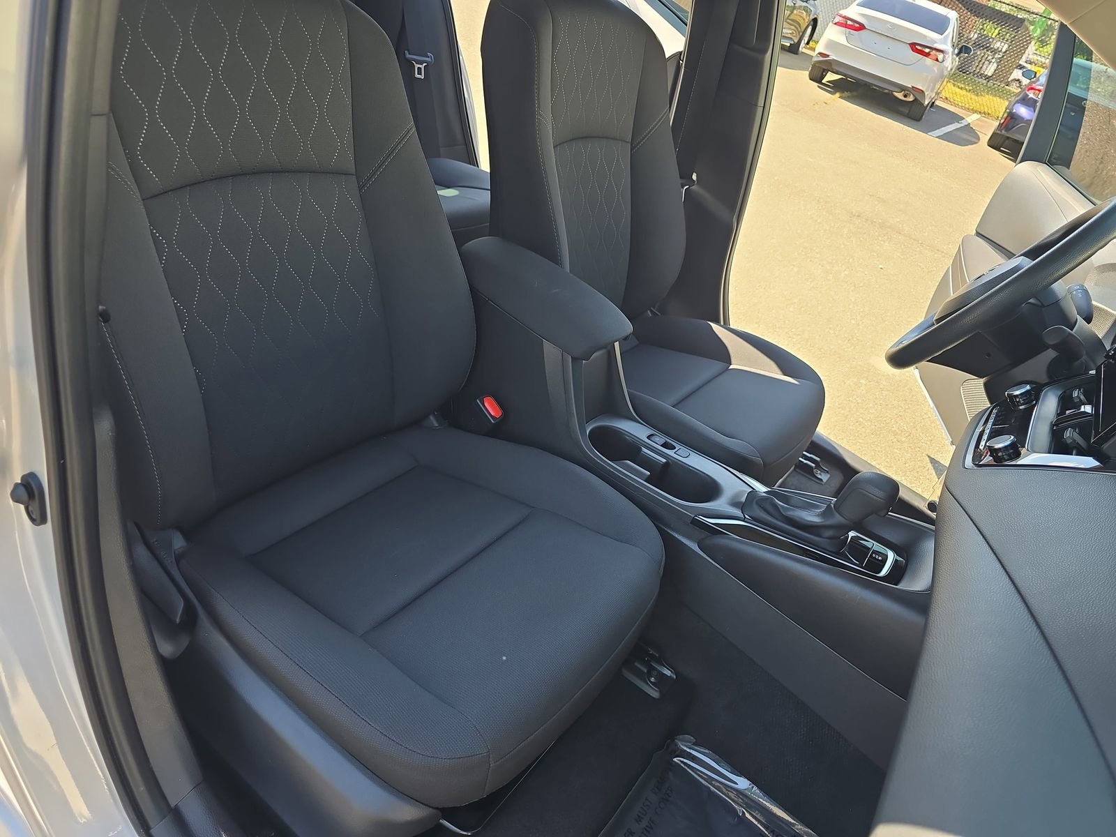 Used 2025 Toyota Corolla LE FWD image 10