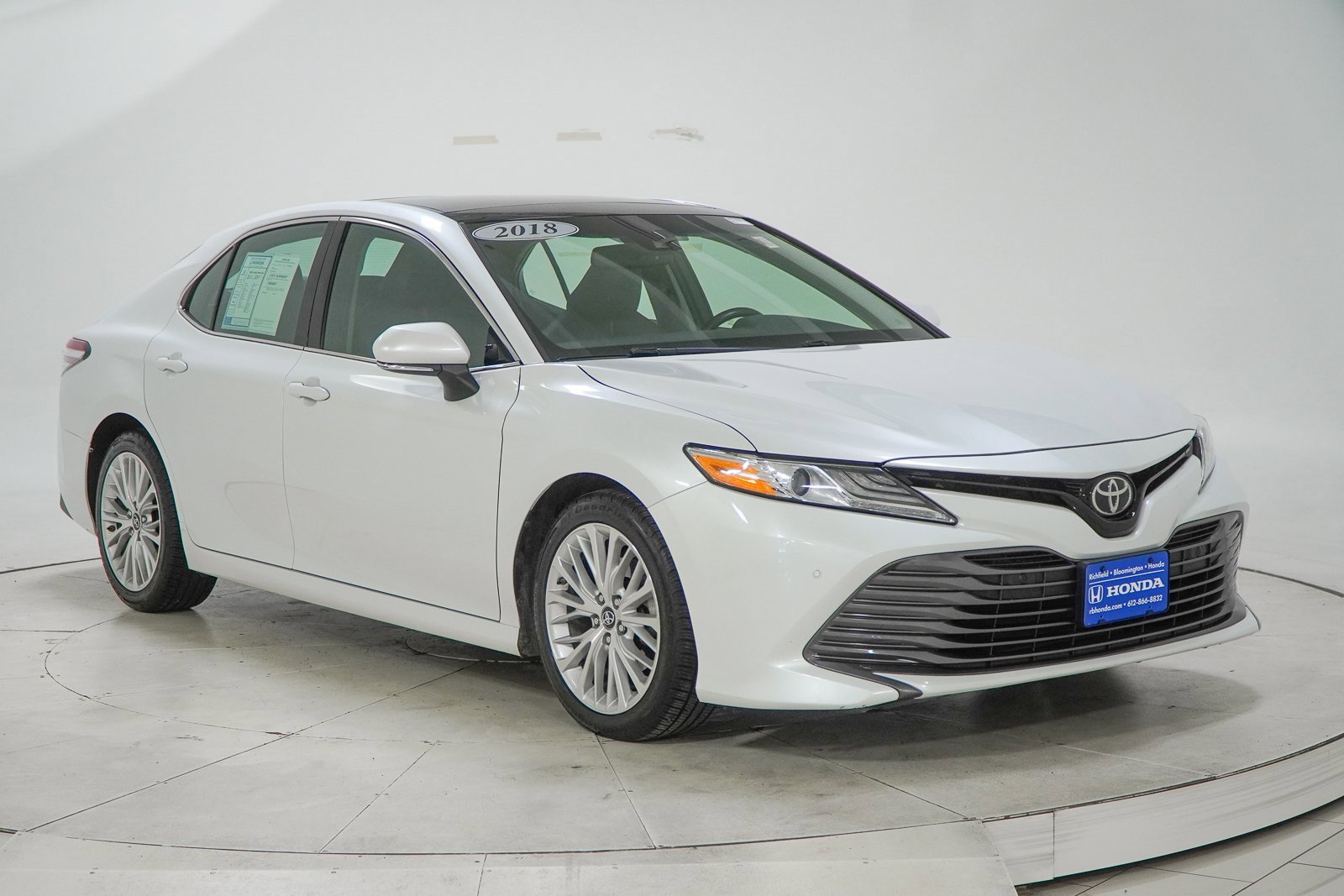 Used 2018 Toyota Camry XLE image 14