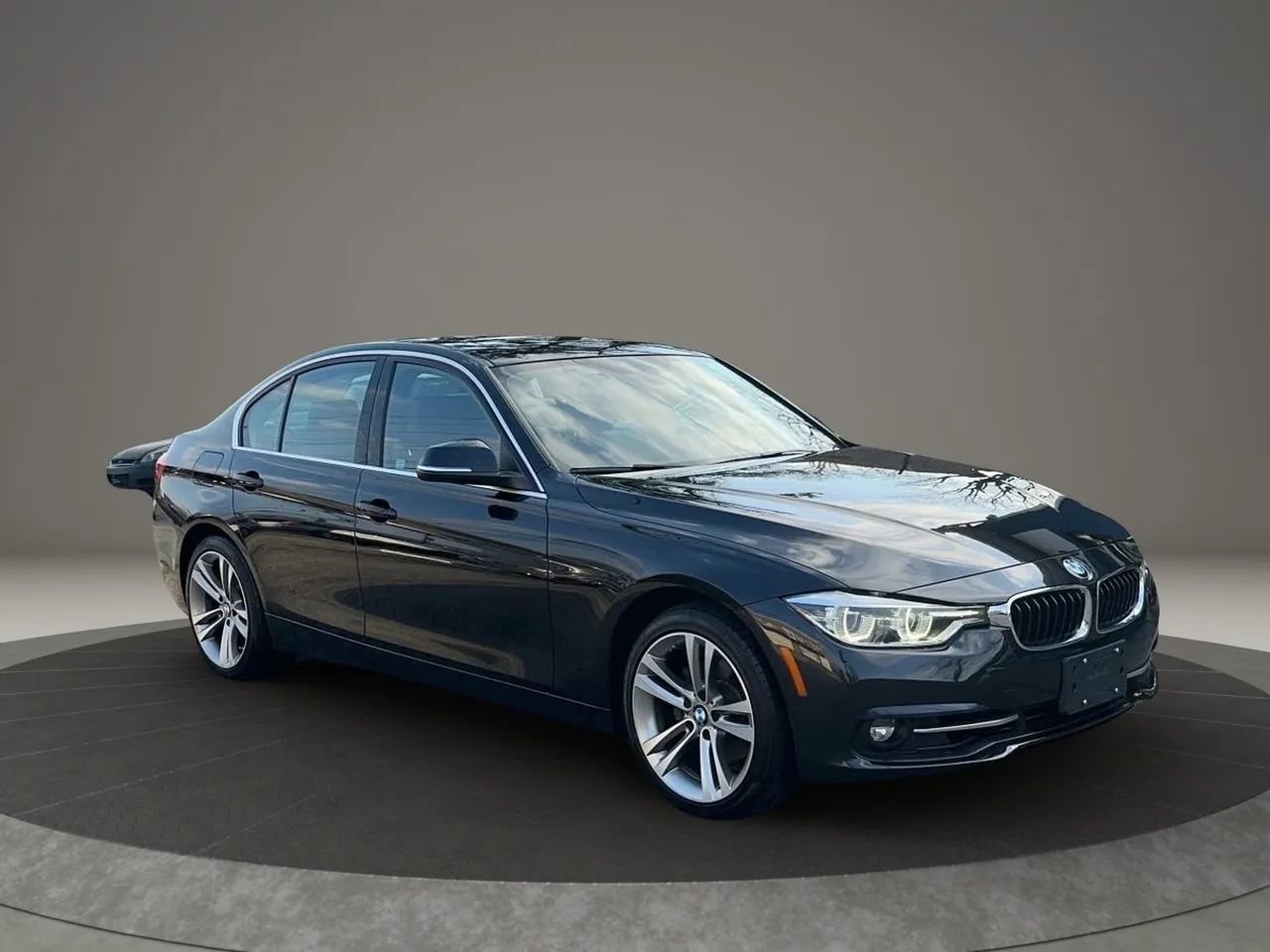 Used 2018 BMW 330i xDrive Sedan w/ Convenience Package image 8